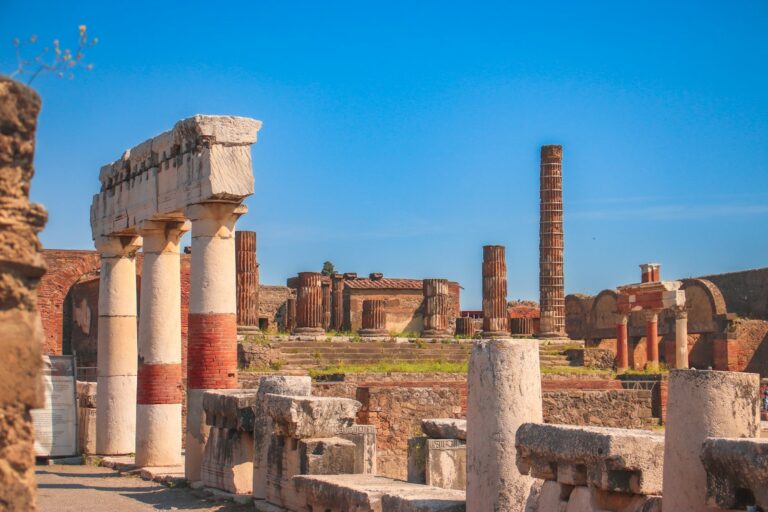 le rovine dell'antica città di pompei che rappresentano un hotel a pompei